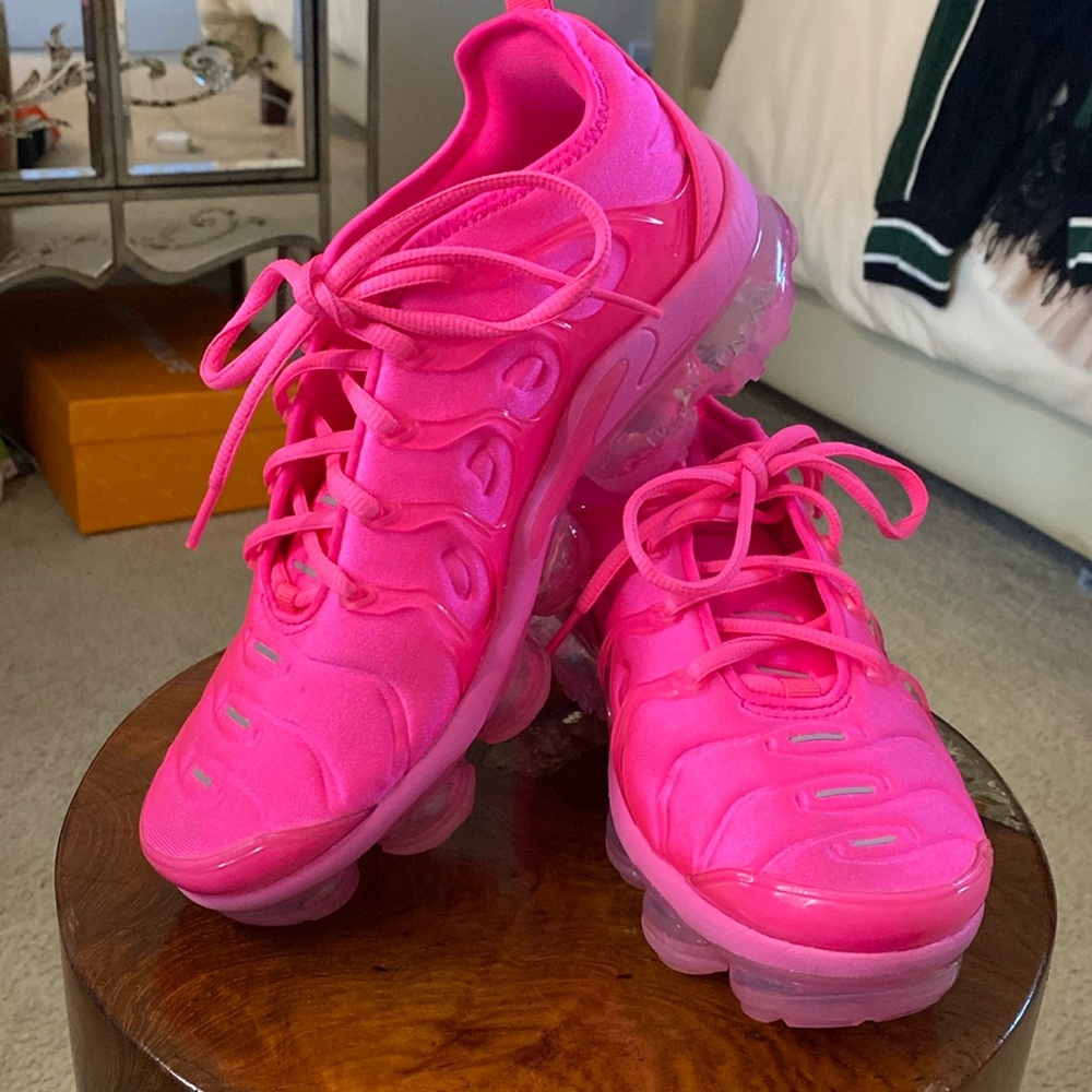 Nike Air Vapormax Plus HOT PINK 🩷 Size 7.5 FJ0720-639